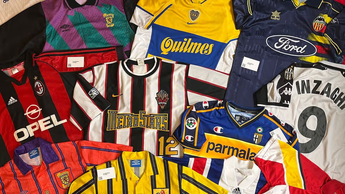 Premium mystery fotballdrakt med navn og nummer bakpå - Original og autentisk drakt fra hele verden
